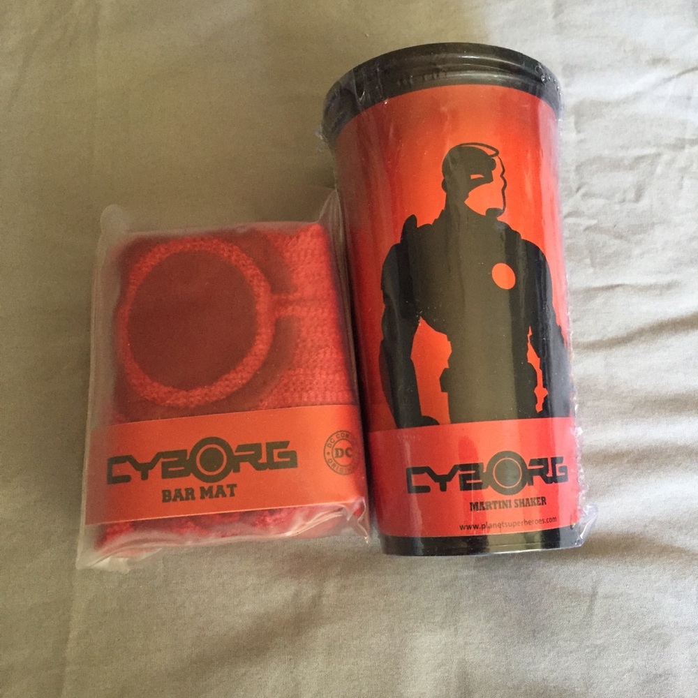 DC Cyborg Bar set NWT